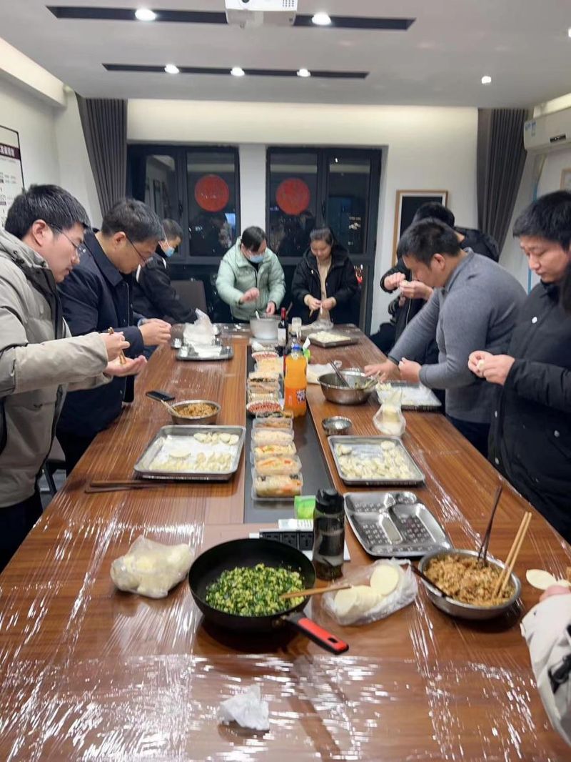 通達(dá)軟件公司組織開展“情暖冬至，餃香飄逸”冬至包餃子活動(dòng)